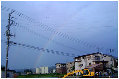 雨上がりの夜空に虹が出ました